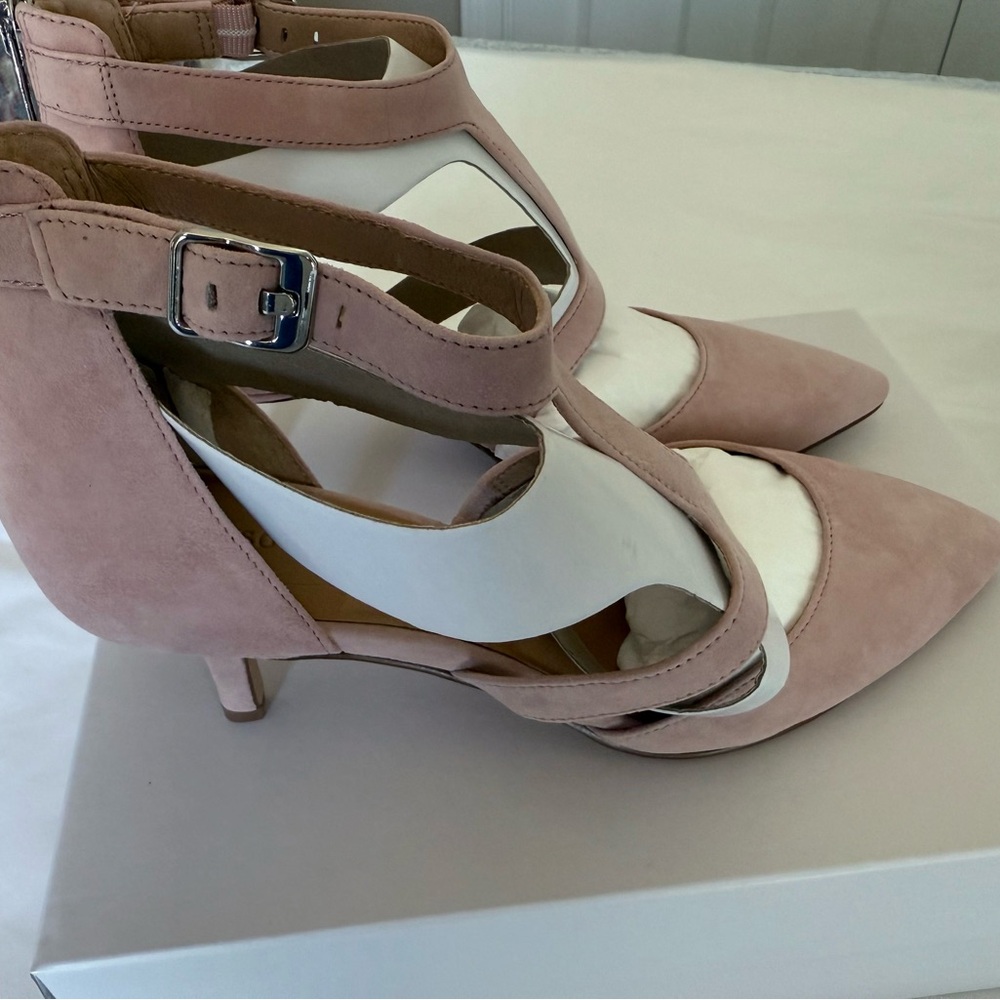 NIB Corso Como Derissa Ankle Strap Pump
In Pink Blush Kid Suede Sz 8.5 - Picture 5 of 7